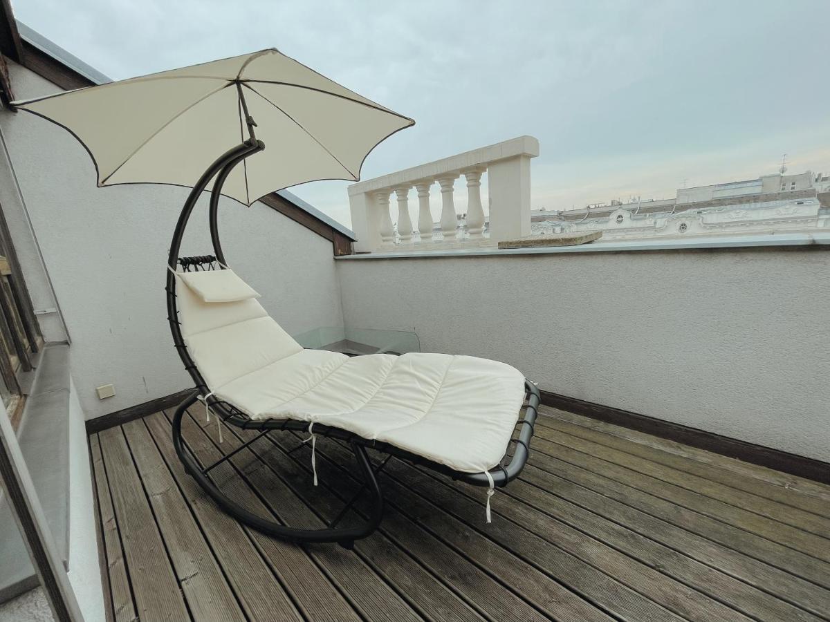 Luxury 150m2 In Desirable Area Of Historic Apartment Vienna